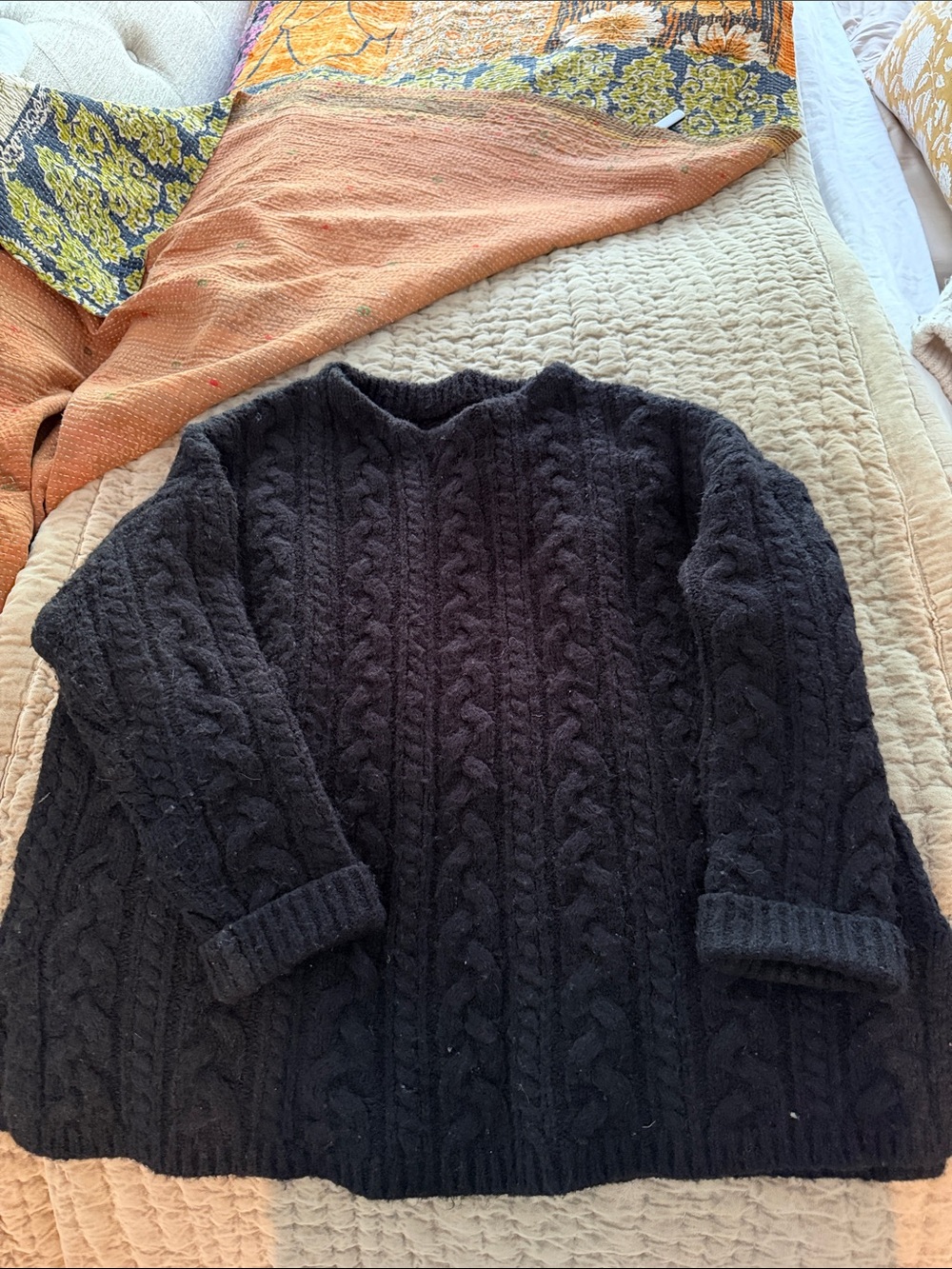 Women’s Cable Knit Sweater - Classic Crewneck